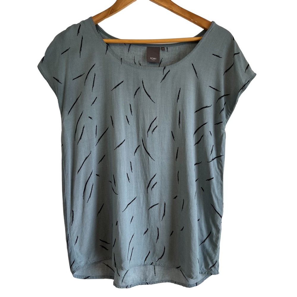 ICHI scoop neck rounded hem printed blouse size M, good pre loved condition